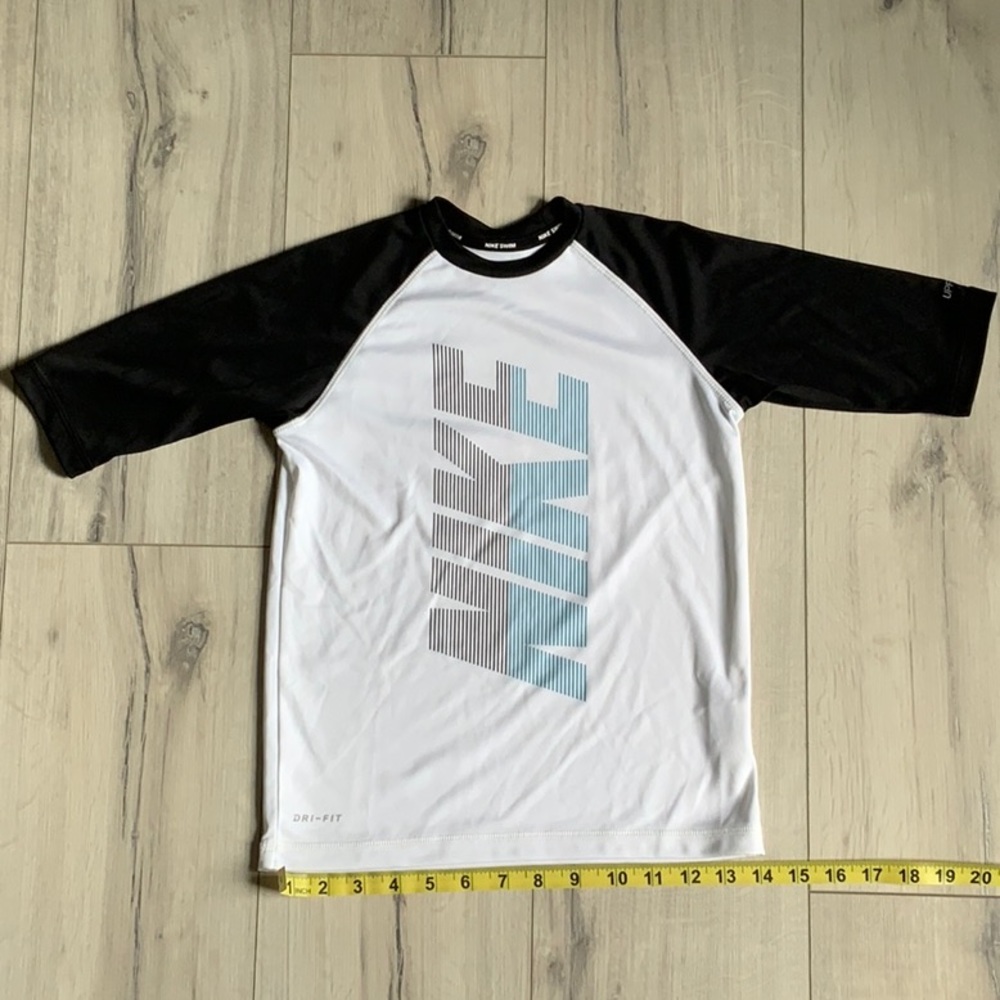 Boys 3/4 sleeve Nike swim shirt - Picture 1 of 6